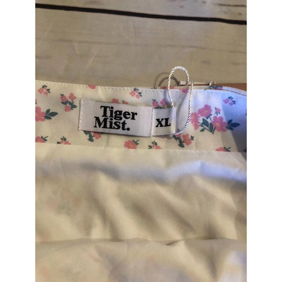 New XL Floral Mini Skirt from Tiger Mist Floral - Picture 2 of 6
